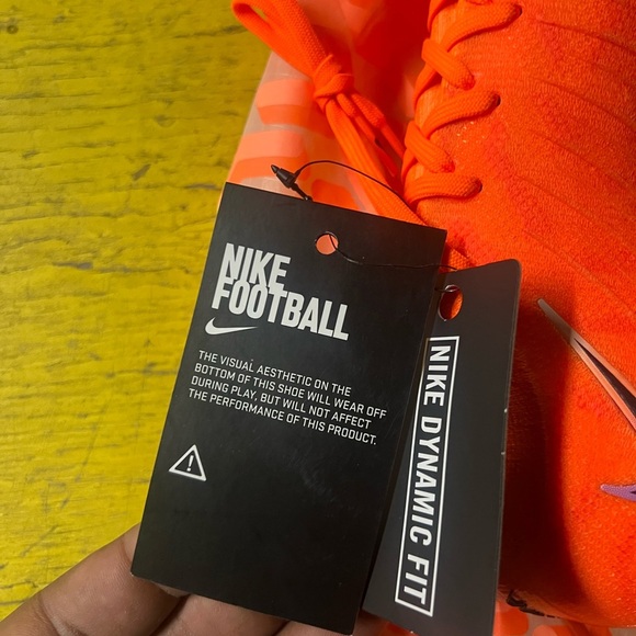 Nike Dynamic Fit Bright Orange Cleats - Picture 6 of 8